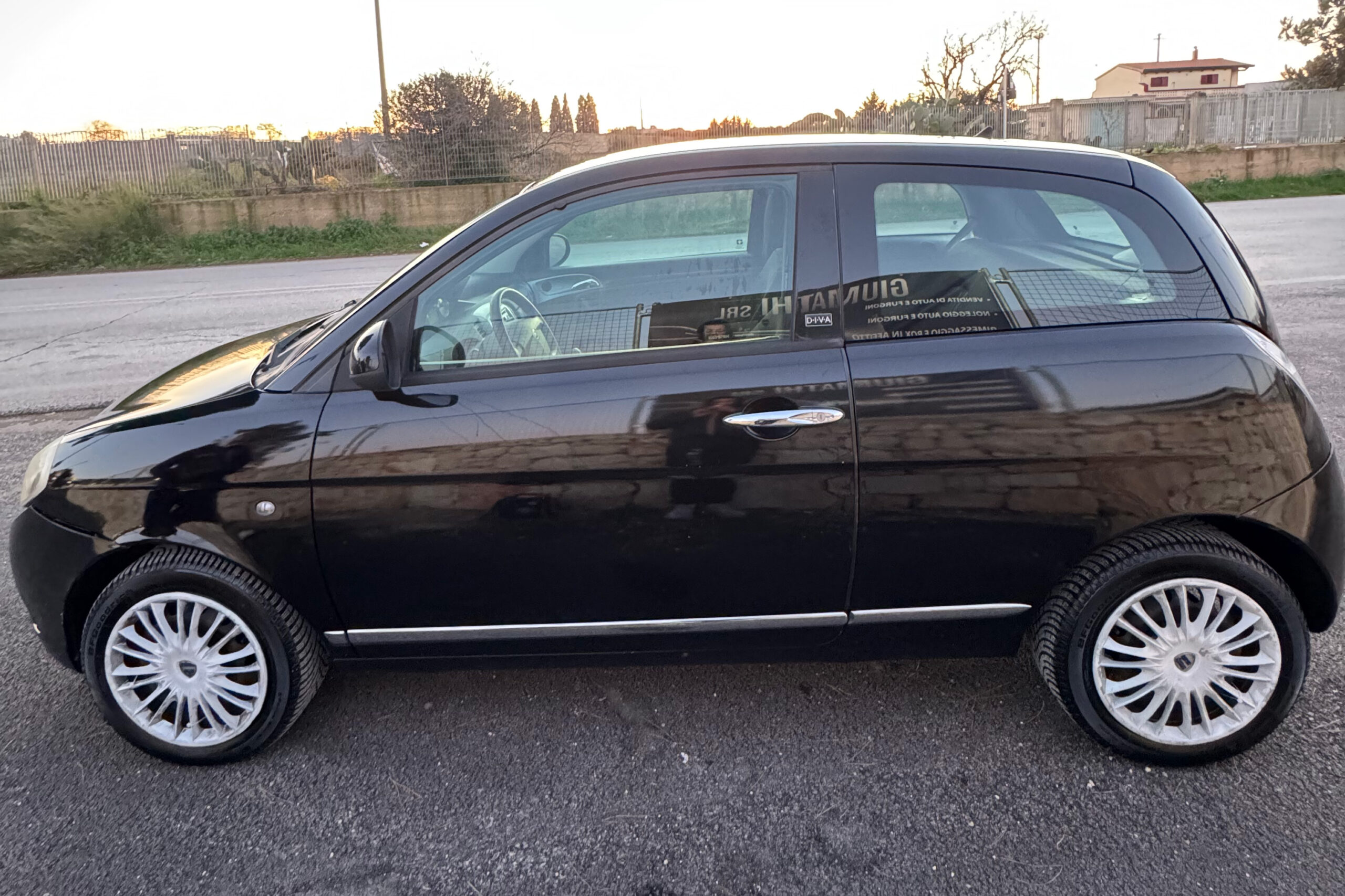
								Lancia Ypsilon 1.3 MJT 75 CV Diva full									
