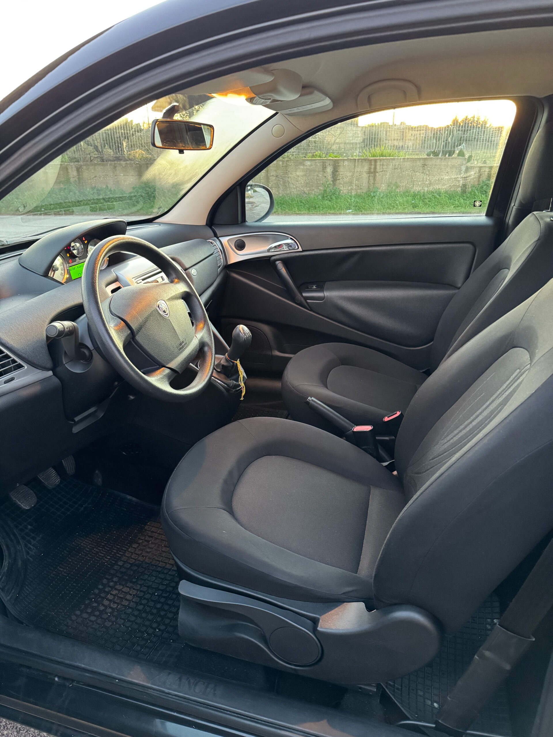 
								Lancia Ypsilon 1.3 MJT 75 CV Diva full									
